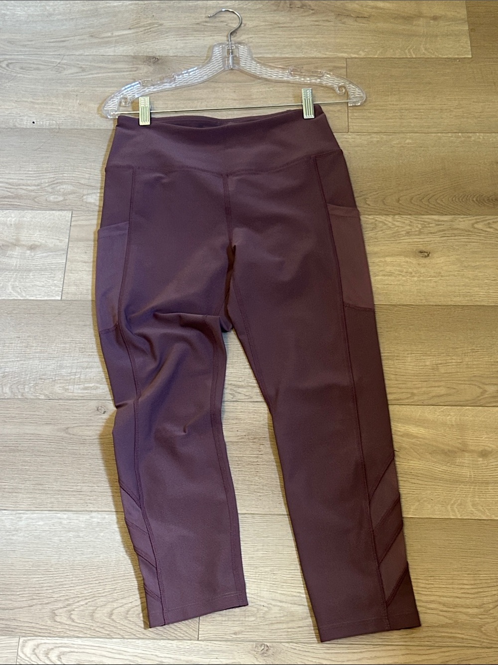 Mondetta Women's Wine High-Rise Capri Leggings